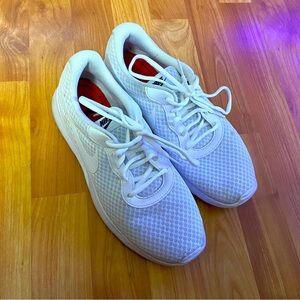 White Nike tanjun sneakers